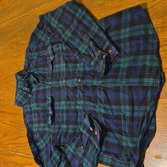 Cozy long sleeve flannel shirt. Lightly used. Great for the fall weather. - Picture 1 of 5